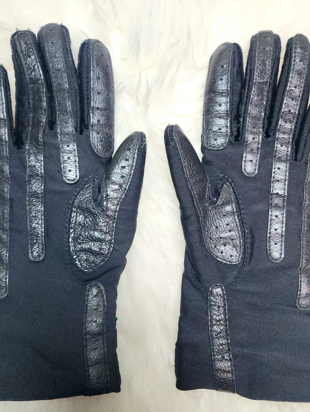 Isotoner By Aris Black Fully Lined Gloves Vintage One Size - Picture 6 of 7